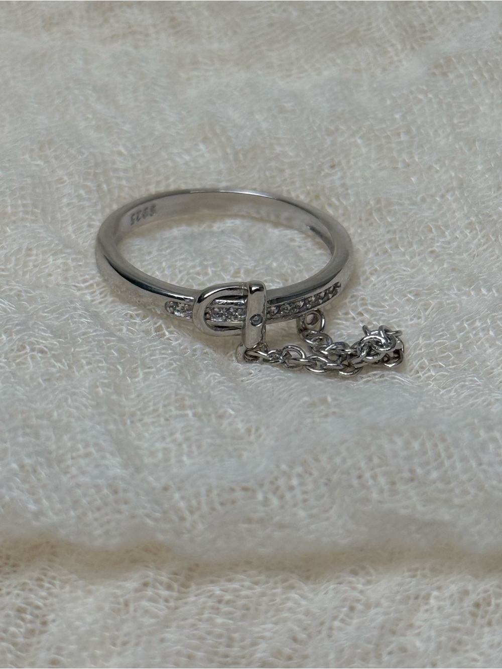 925 Sterling Silver Chain Accent Buckle Ring in Silver, Size 7